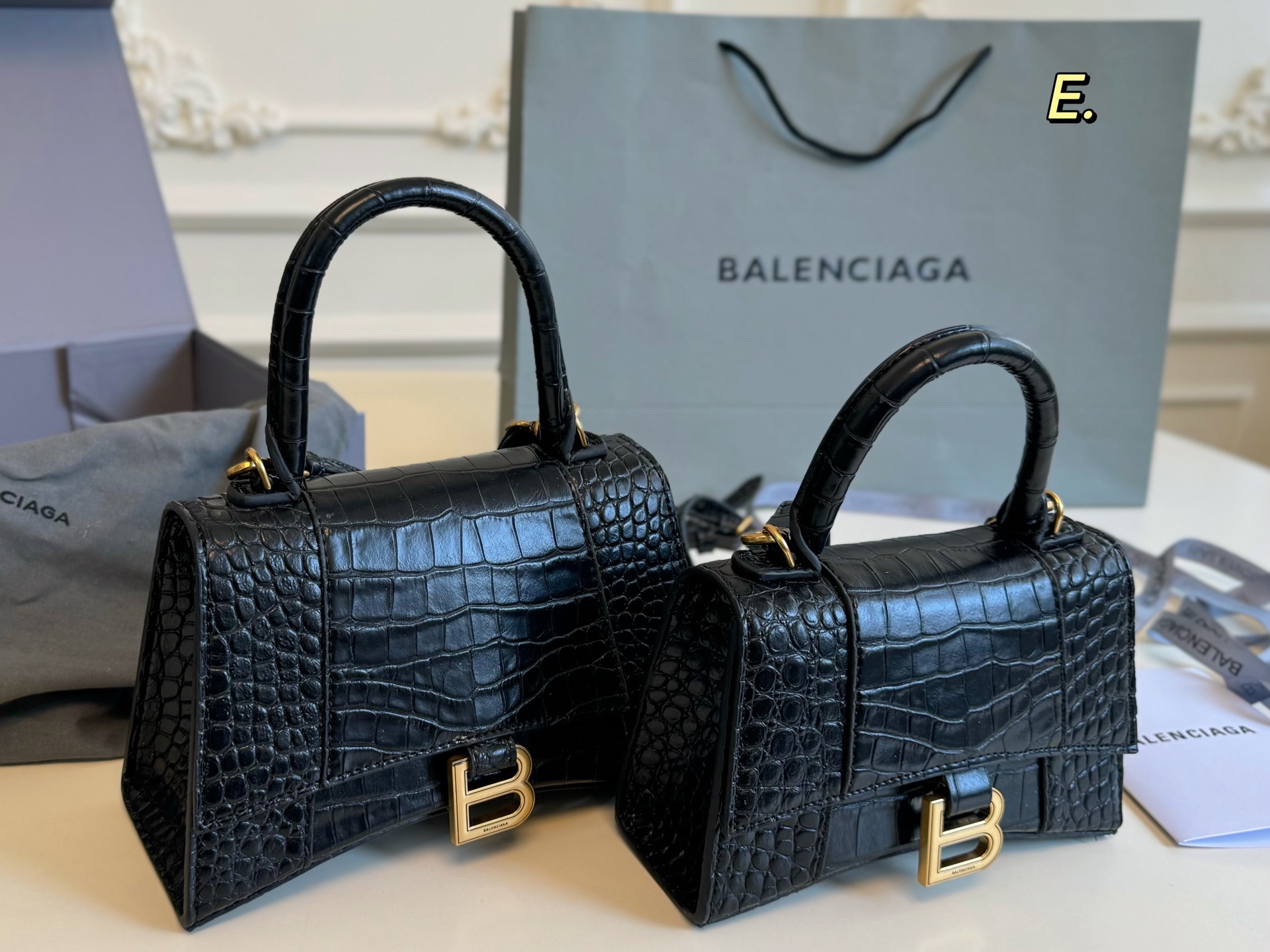 BALENCIAGA 32